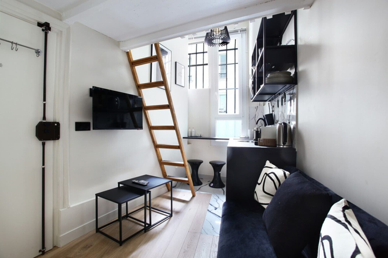 Living area 2, Cozy Studio With Loft Bed - Center of Paris, Paris