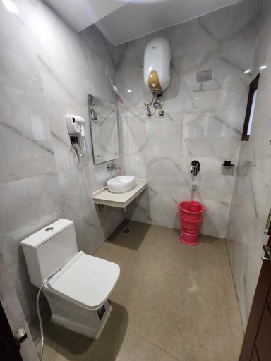 Bathroom 2, Hotel Uttam Heritage, Saharanpur