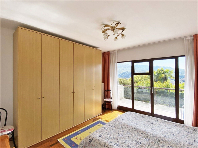 Room 3, Lakefront Villa in Luino, Varese