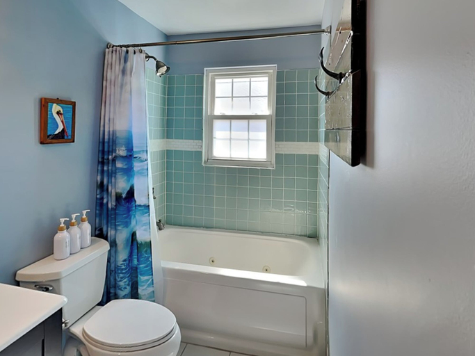 Bathroom 3, CB Sunshine Cottage by Carolina Retreats, New Hanover