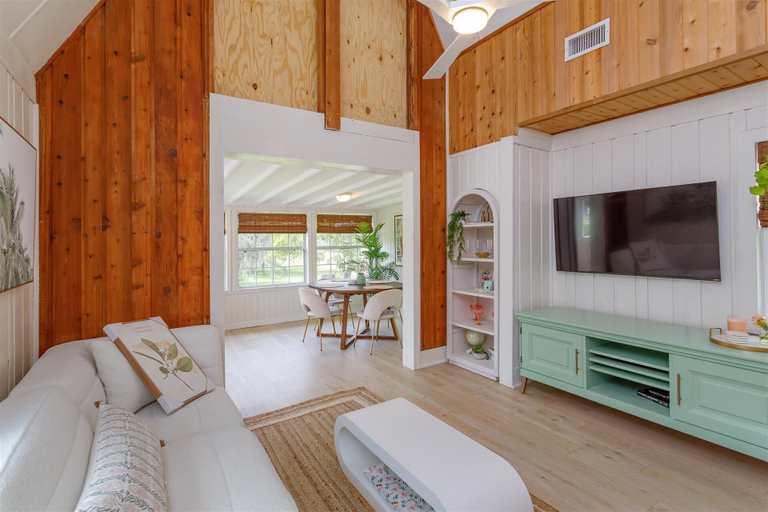 Interior 3, Hh123, Lake