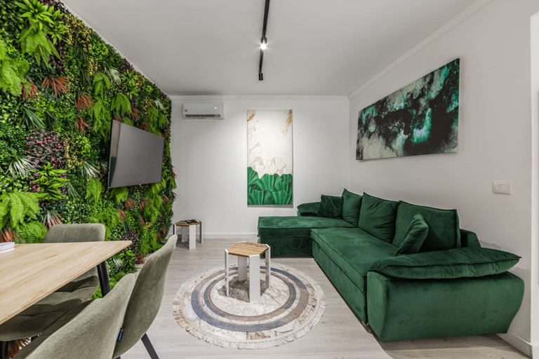 Room 5, Green Luxe Suite 1 Private Hot Tub, Shkodrës