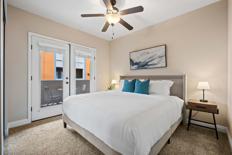 Room 4, Luxury 2BR 2BA Apartment With Pool Gym Theater, Washoe