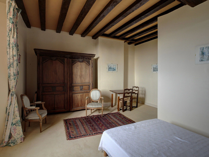 Room 4, Mansion in Burgundy Near Morvan Natural Park, Nièvre