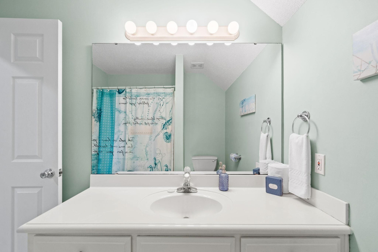 Bathroom 4, Absolute Bliss, Gulf