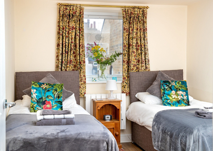 Room 5, Bright Apartment With Patio Garden, No Deposit, North Yorkshire