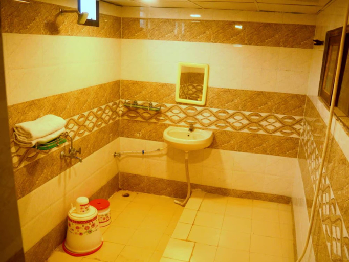 Bathroom 4, Hotel Dhingra Residency jabalpur, Jabalpur