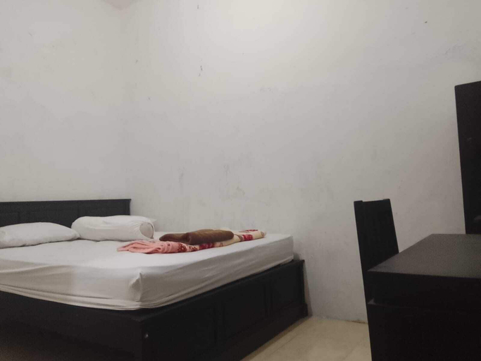 Room 2, Griya Sarah Backpacker Homestay by Bias, Malang