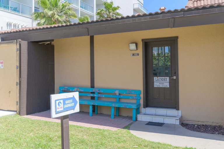 Exterior 5, 1br Condo With Two Heated Pools And Pet Friendly 1 Bedroom Condo, Cameron