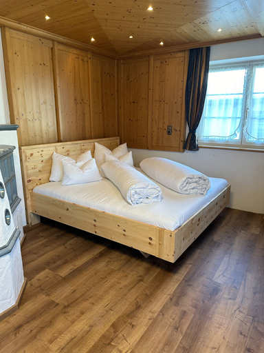 Room 5, Apart Bader, Reutte