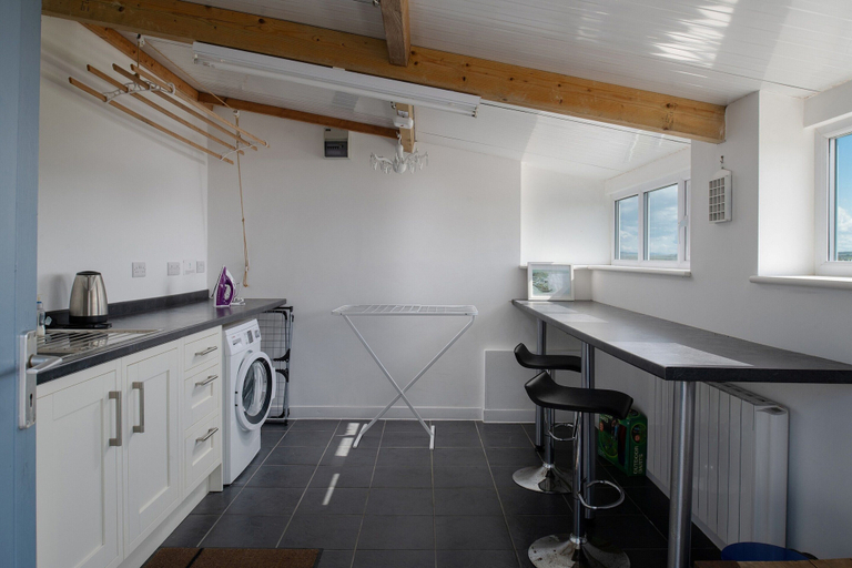 Private kitchen 5, Coastal Retreat on Wales Path With Sea Views, Gwynedd