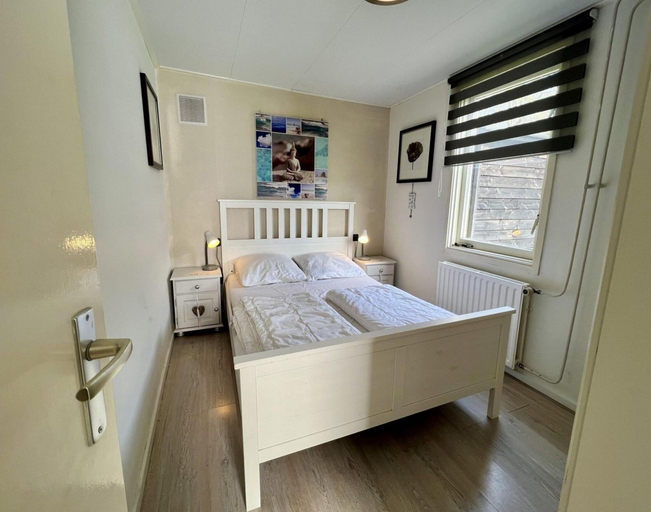 Room 5, Nice Bungalow With Cosy Terrace, Zijpe