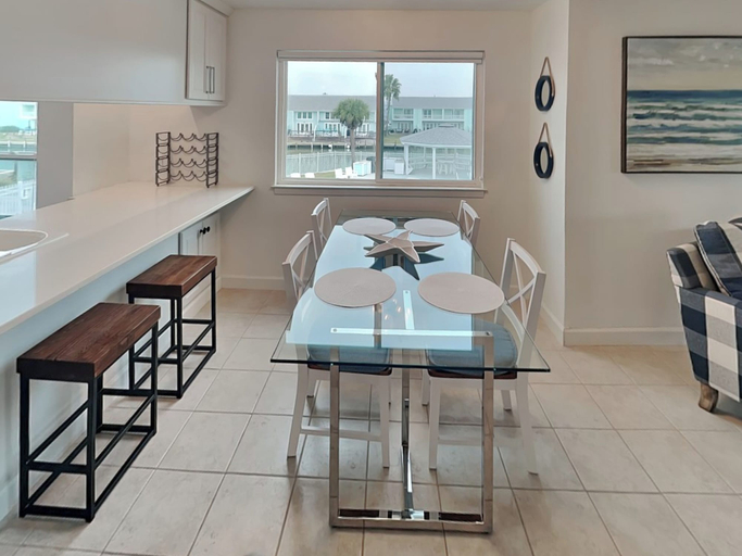 Property amenity 5, Pool Side, Aransas