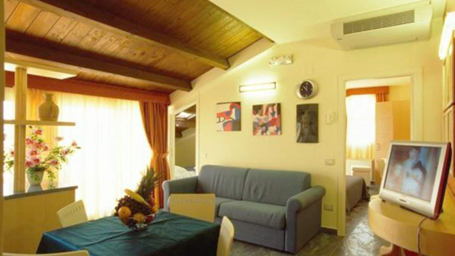 Living area 4, Anchise Mare Holiday Apartments, Teramo