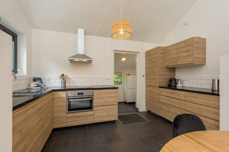 Private kitchen 5, Holiday Home in Dishoek Near Beach & Dunes, Veere