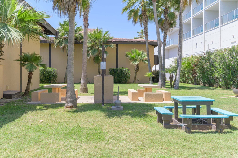 Outdoor dining 3, Tiki 158 - Standard 1BR Beach Area Condo, Cameron