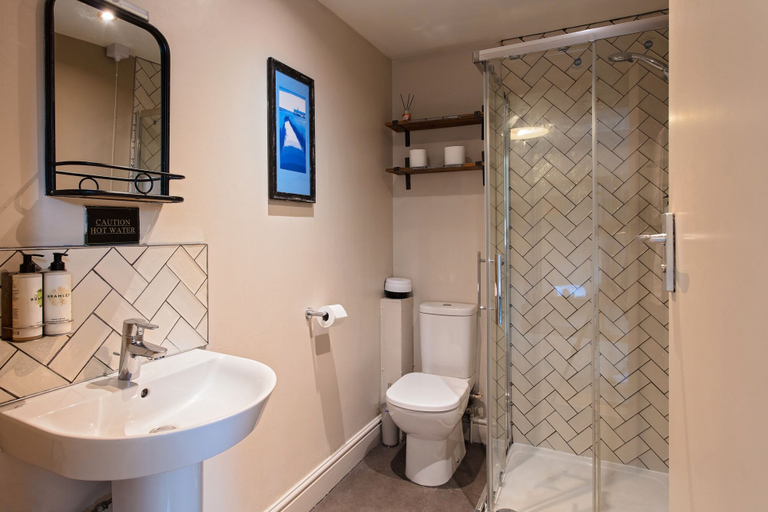 Bathroom 3, Three Swallows, Norfolk