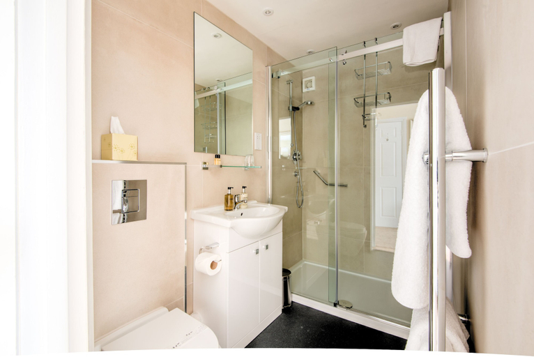 Bathroom 4, Potters Mooring Guest House Hotel, Devon