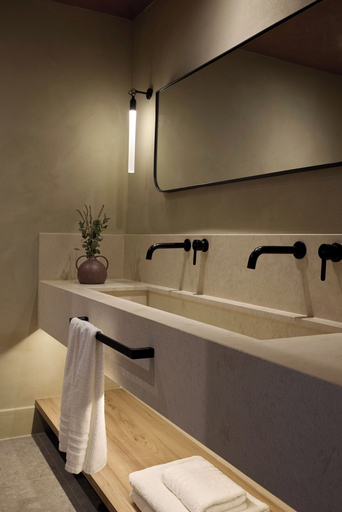 Bathroom 5, Ella Rocrita, Crete