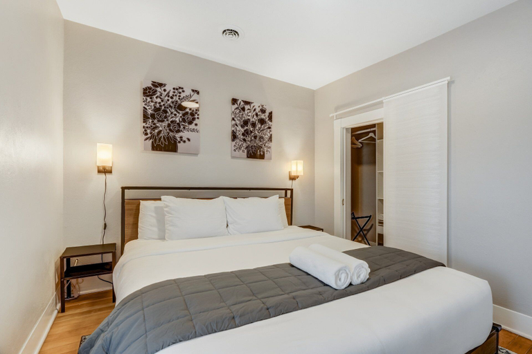 Interior 4, Downtown Getaway With Balcony King Beds, El Paso