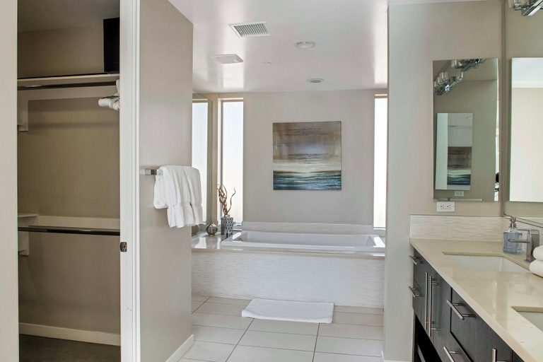 Interior 5, Lucent, Riverside