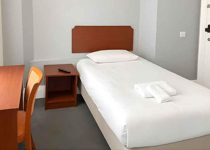 Bedroom 2, Tor Park Hotel, Torbay