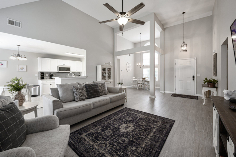 Living area, 11 Cobblestone, Cartersville, Bartow