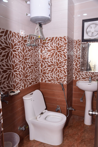 Bathroom 4, Hotel The Elegance, Reasi