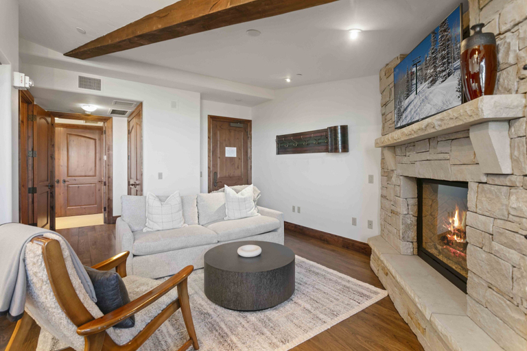 Living area 2, Ski in/Ski Out, One bedroom condo 1 Condo, Summit