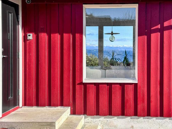 Exterior 4, 5 Person Holiday Home in Klokkarvik, Sund