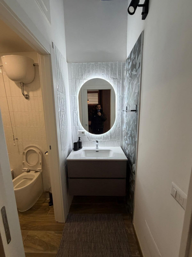 Bathroom 5, Be House, Napoli