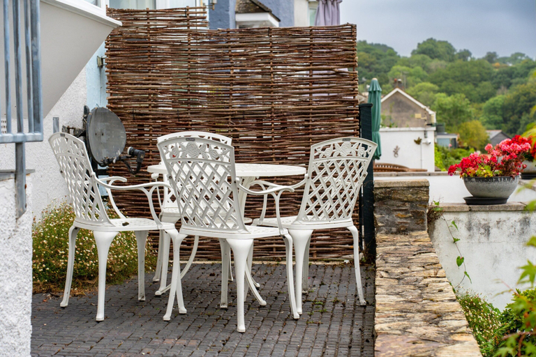 Outdoor dining 4, Stunning Waterfront Retreat With Hot Tub, No Deposit, Cornwall