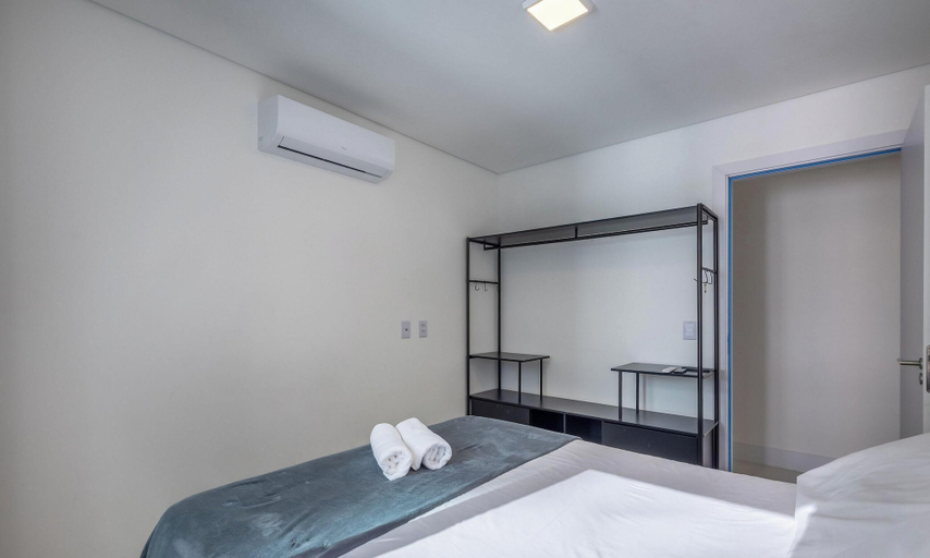 Room 2, Seafront Condominium With Pool - SHC, Piçarras