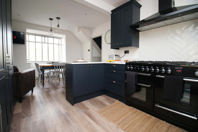 Room 2, Stylish 3 Bed Home In Bath - Private Parking Wifi, Bath and North East Somerset