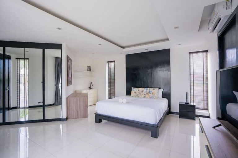 Room 1, New 7BR Pool Villa with Slider - VVP31.4, Pattaya