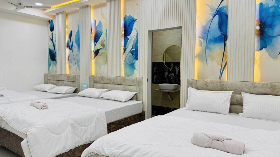 Room 5, Hotel Om Mangalam Palace, East Nimar