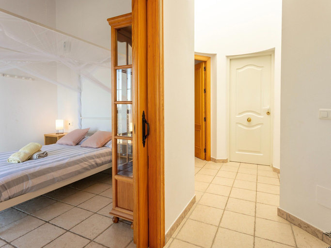 Room 2, Villa in Arenas With Sea Views and Private Pool, Málaga