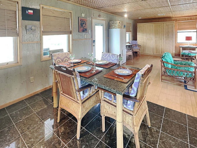 Others 5, Beachside Tiki Hut by Ryson Vacation Rentals, Galveston
