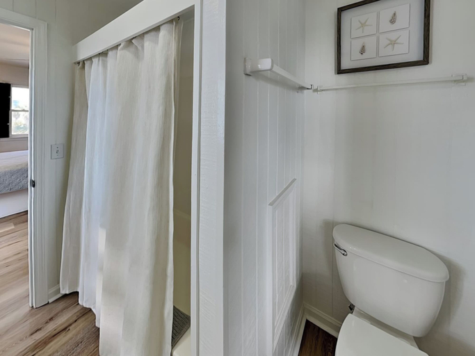 Bathroom 4, Polly's Place by Topsail Realty, Pender