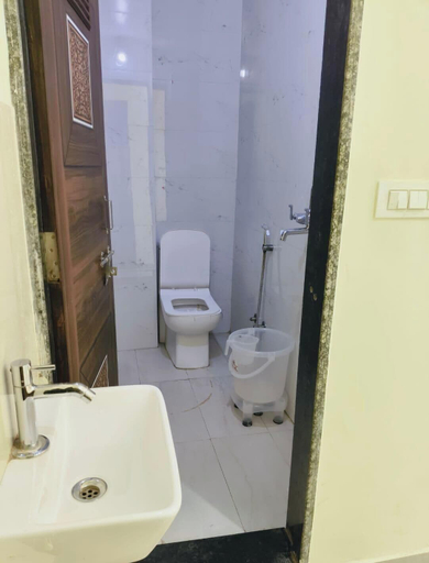 Bathroom 2, Hotel Star Inn, Udaipur