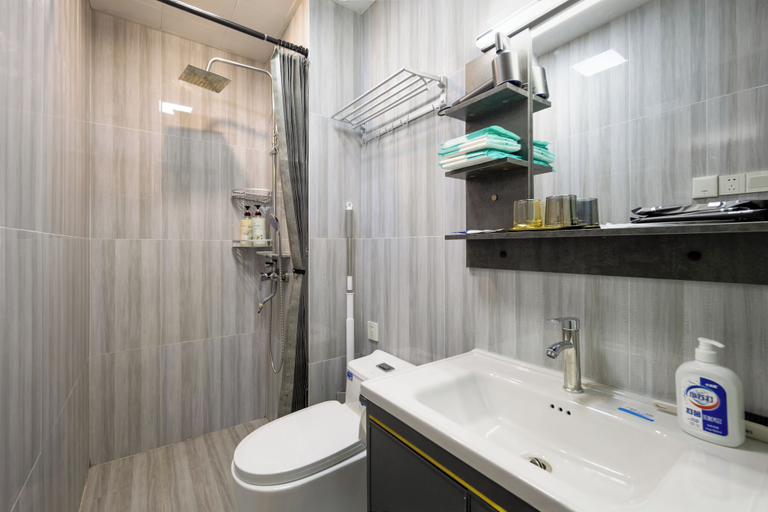 Bathroom 2, Shanghai Tongrenge Guesthouse, Shanghai