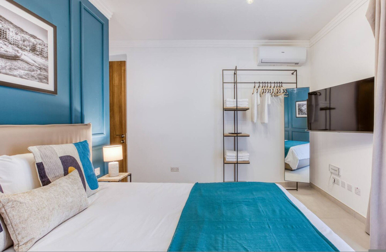 Room 5, Designer Apartment Near Seafront Balcony Patio