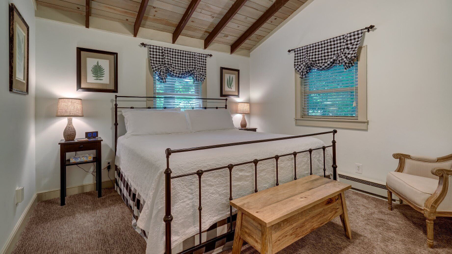Bedroom 2, Mountain Laurel Tree House, Macon