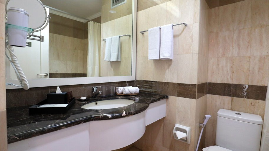 bathroom 12