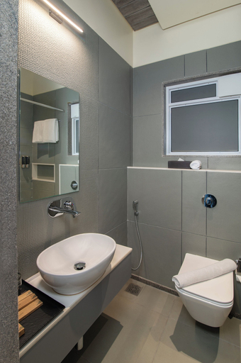 Bathroom 4, Enrise by Sayaji Latur, Latur