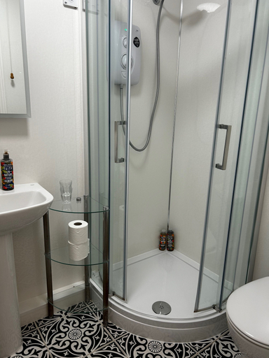 Bathroom 3, Byways Apartments, Wiltshire