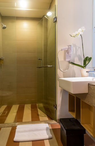 bathroom 6