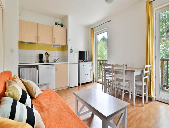 Private kitchen 5, D. Des Grands Lacs Ndeg94-2p4, Landes
