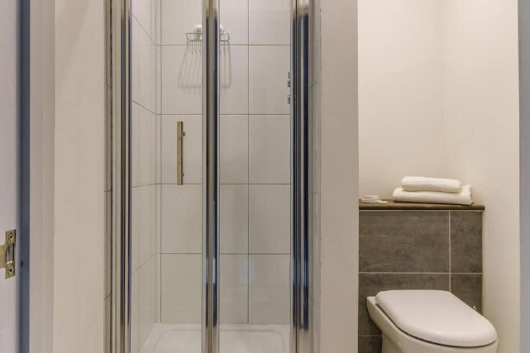 Bathroom 3, Ruby Pub and Hotel, Brighton and Hove