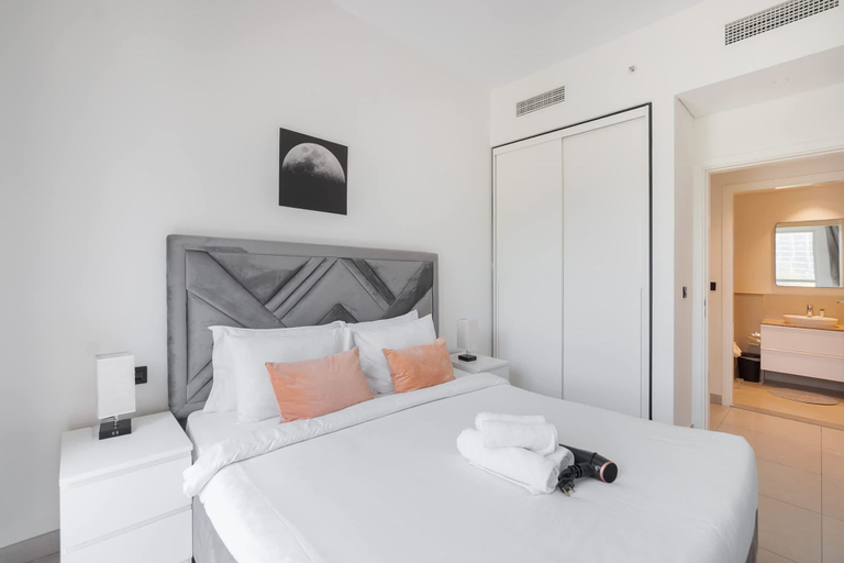 Room 3, Dubai Hills Sleeps 4 in a Great Location, Dubai